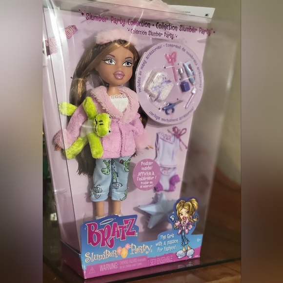 NIB 2024 Bratz Slumber Party "Yasmin" Fashion Doll With Accessories Ages 6 & Up - Picture 3 of 11